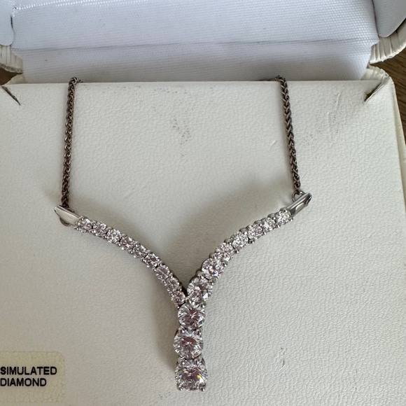 Necklace - Picture 1 of 1